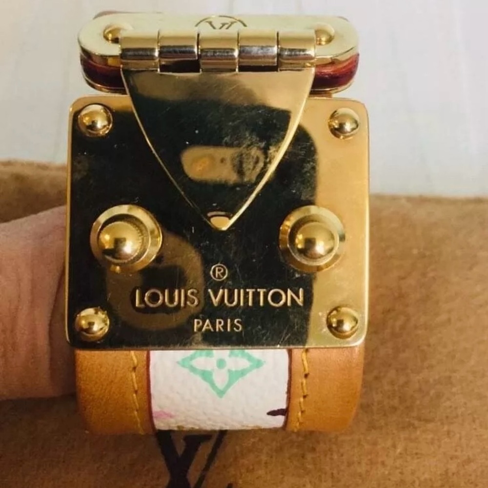 Louis Vuitton LV Suhali Serrure Leather Wrap Bracelet EUC MSRP $575 Sold out!